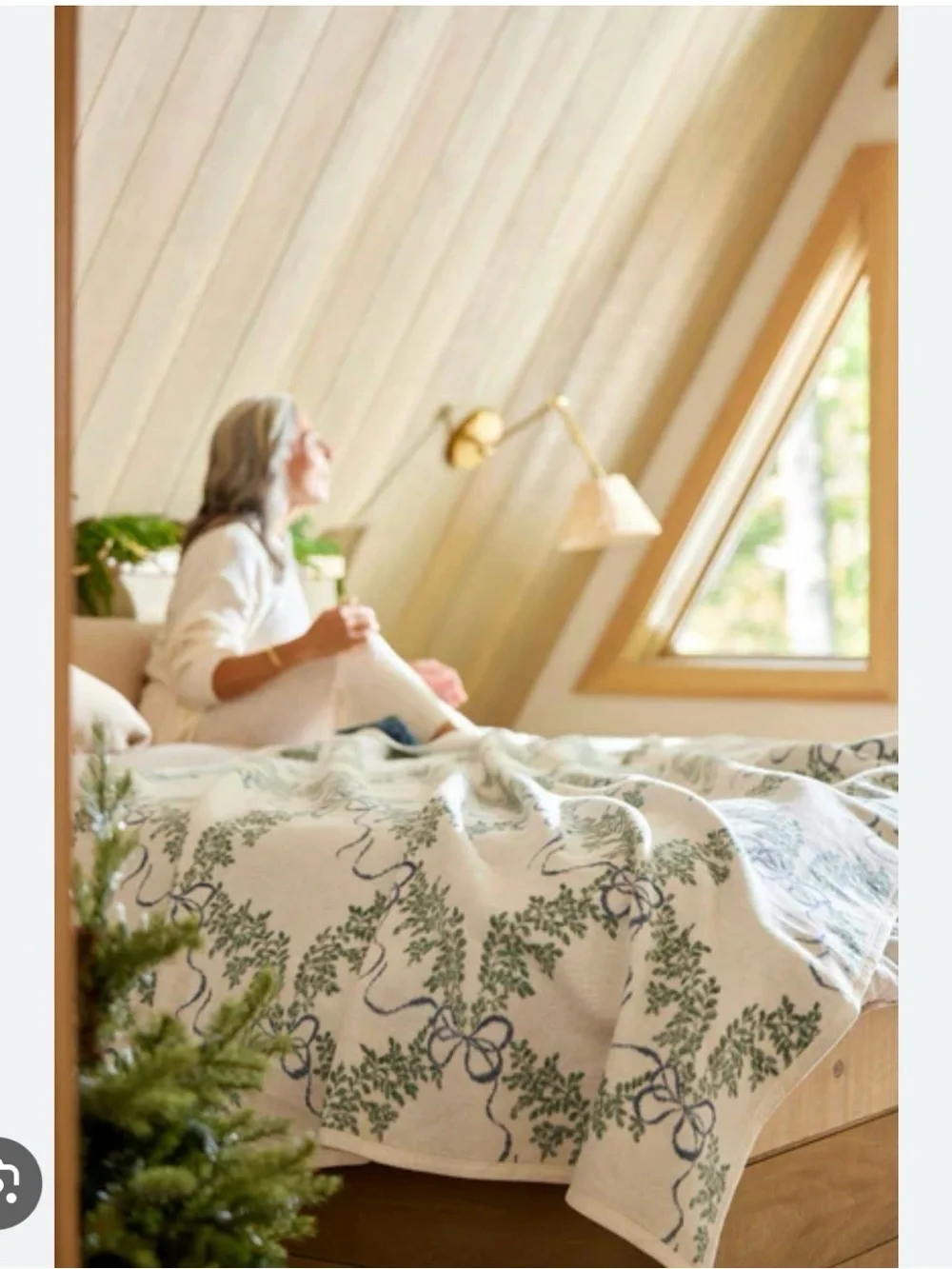 Reversible Green & White Patterned Throw Blanket